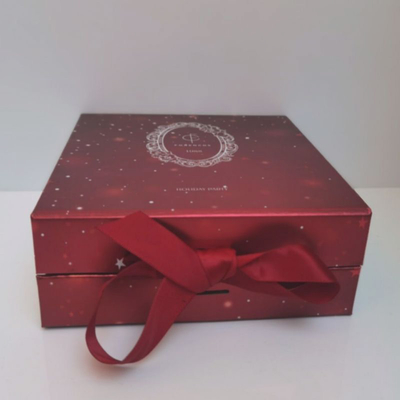 جعبه کاغذ چاپ UV FSC برای بسته بندی هدیه با درج EVA برای مهمانی تعطیلات، جعبه با روبان